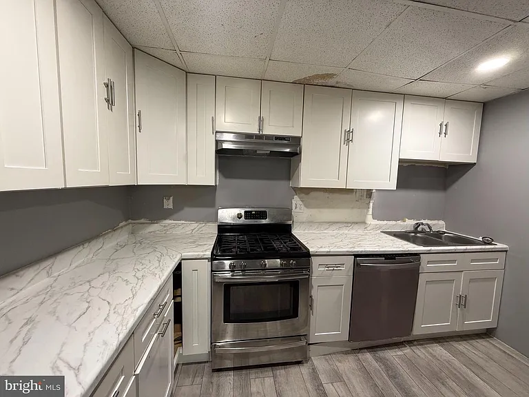212 Warren St #2 — Photo 16