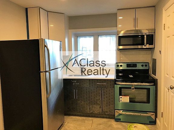 5th image of 2408 Hoyt Ave S #2
