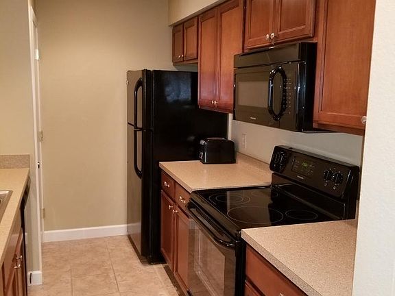 5th image of 5560 Golfview Ct