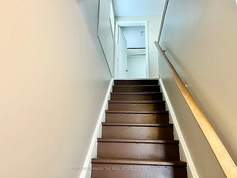11 Chaucer Cres — Photo 4