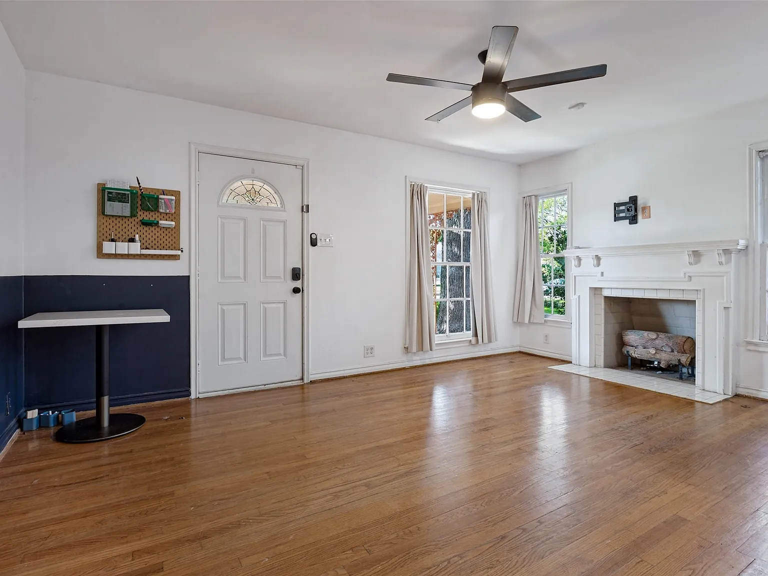 3 bed, 2.0 bath, 1392 sqft, $2,700 — Photo 4
