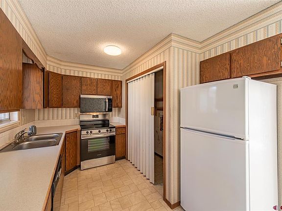 4th image of 2205 Devon Street