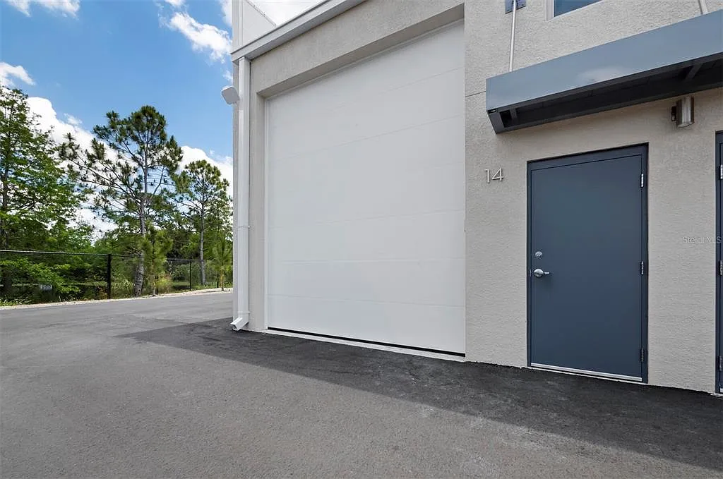 Studio, 717 sqft, $2,500 — Photo 4