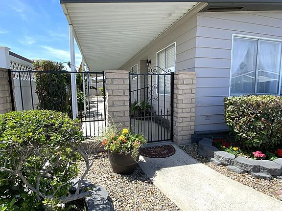 2nd image of 721 Underwood Ct