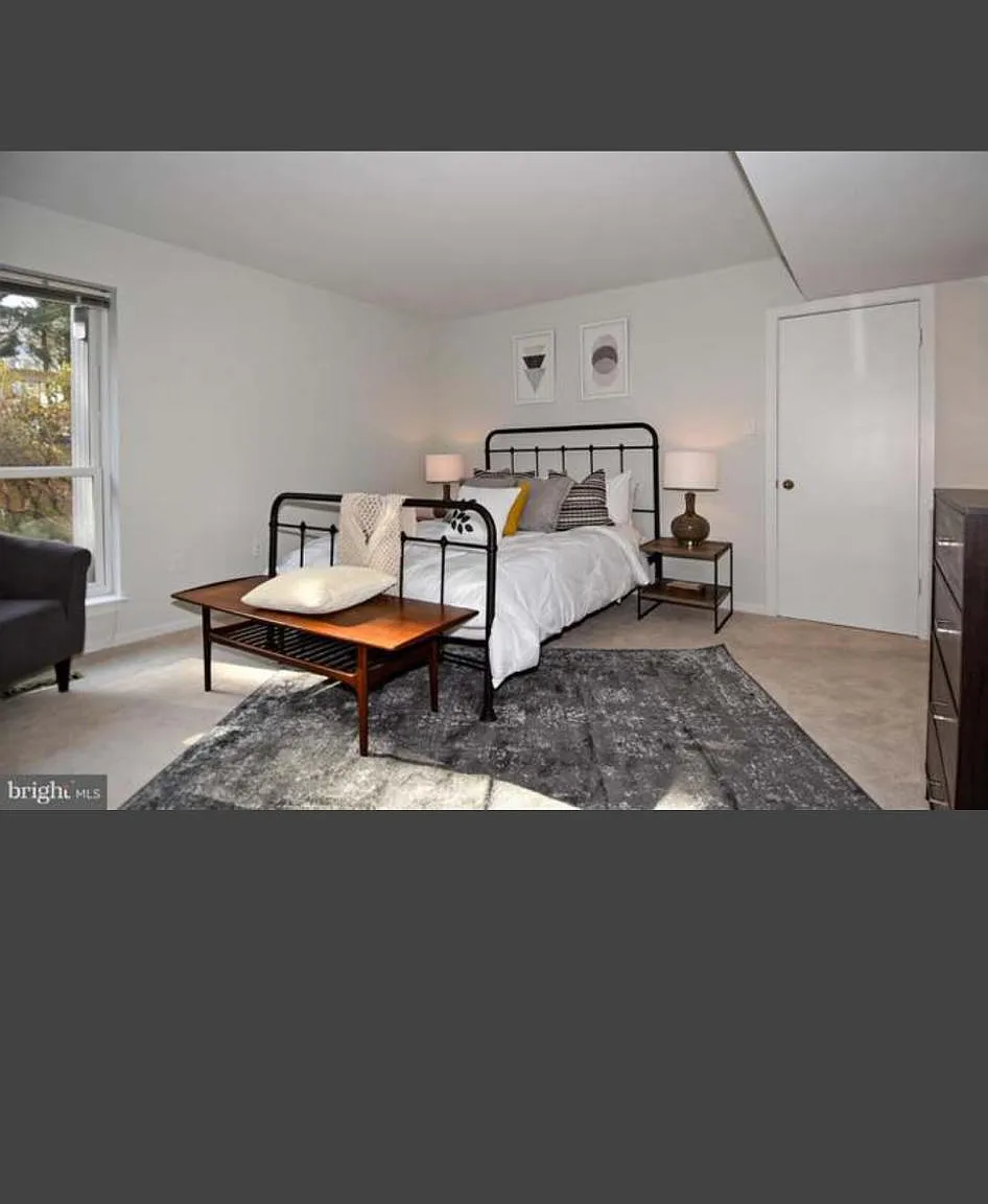 3 bed, 2.5 bath, 1435 sqft, $3,950 — Photo 2