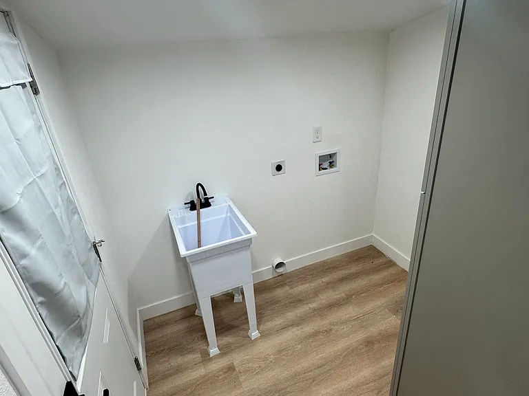 1377 Willis St — Photo 9