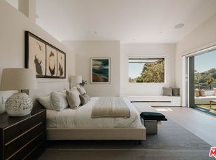 592 Entrada Dr, Santa Monica, CA 90402