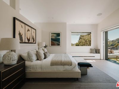 592 Entrada Dr, Santa Monica, CA, 90402