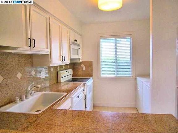 2nd image of 406 Old Orchard Ct