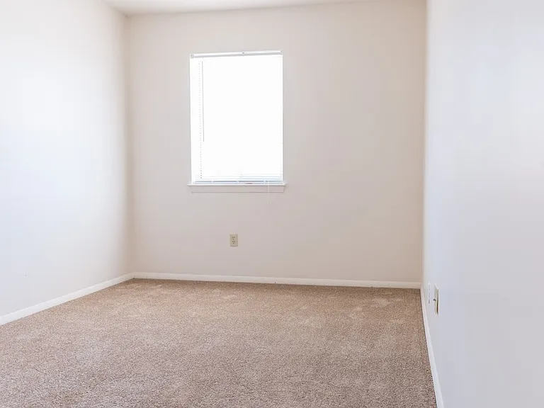 Windsor Gardens Apartments — Photo 124