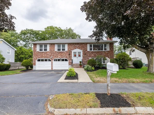 32 Benton Cir, Reading, MA 01867