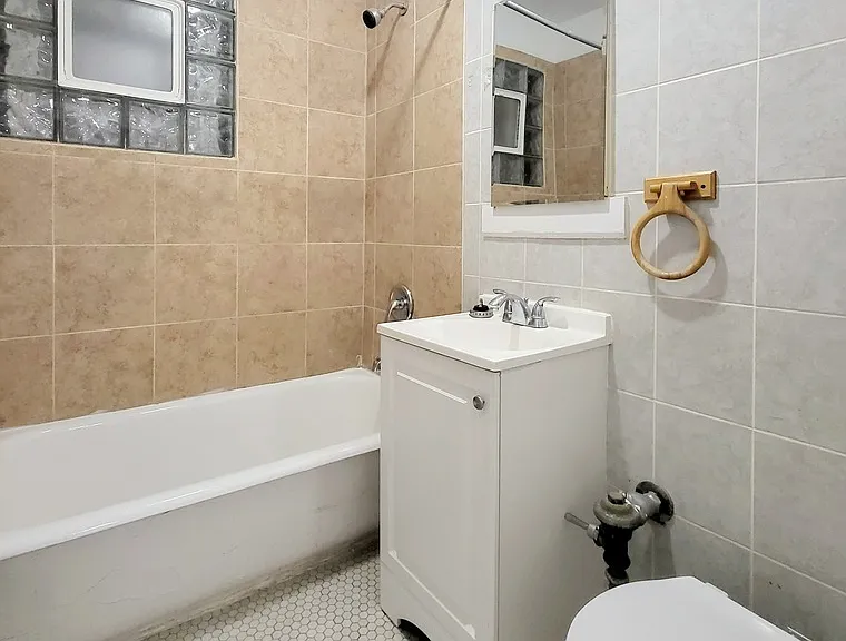 3057 W Argyle St #2 — Photo 6