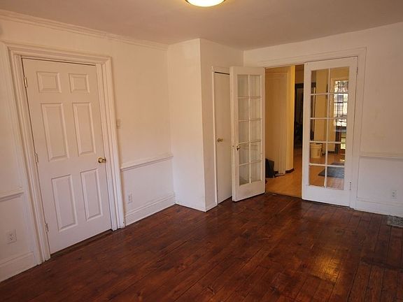 2nd image of 290 Saint James Pl APT 1