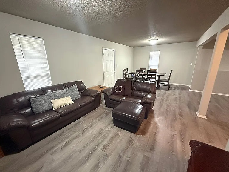 212 Wheaton Ct — Photo 6