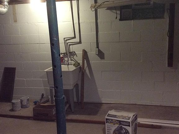 Basement utility sink & washer/dryer hookups