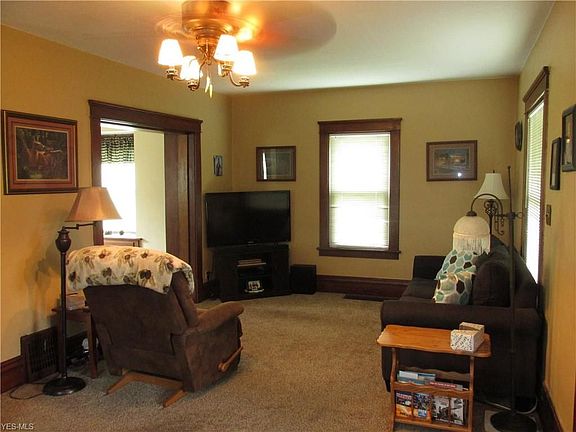 2nd image of 125 Clay St