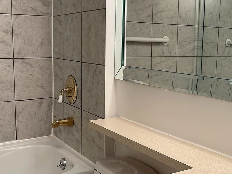 208 Niagara St #Townhouse 27 — Photo 15