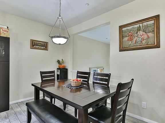 4th image of 718 Mariposa Cir