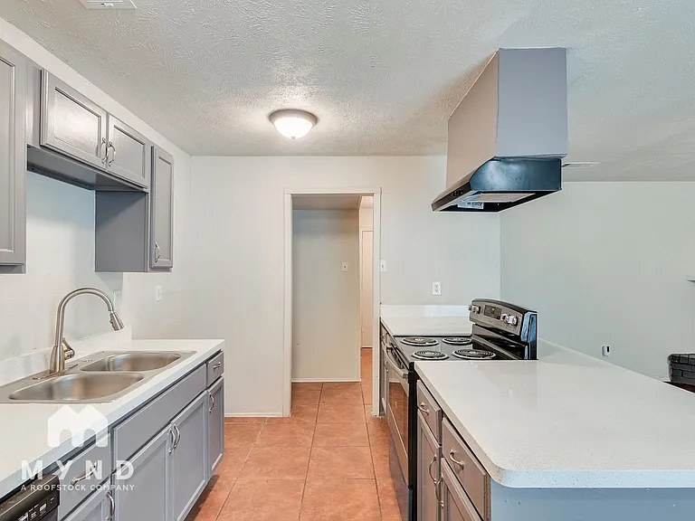 3237 Chalmette Ct — Photo 2