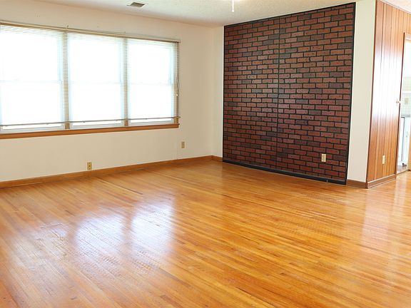 5th image of 1410 W Dallas St