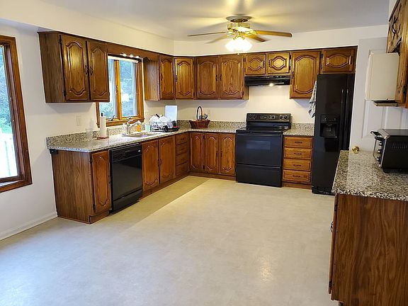 3rd image of 715 Paige Cir
