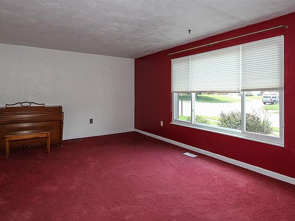 3rd image of 2304 Chapel Dr