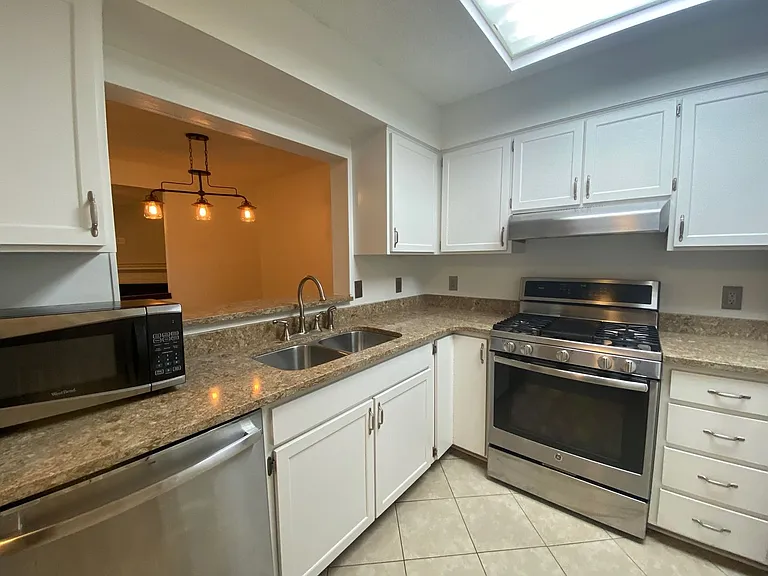 1730 Beechwood Cir N — Photo 5