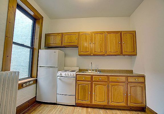 5th image of 230 W 108th St #4D
