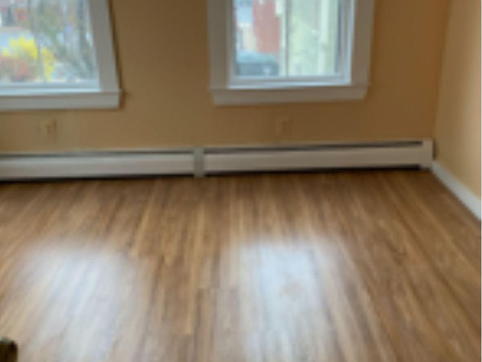 2nd image of 2-32 Lawrence St #2