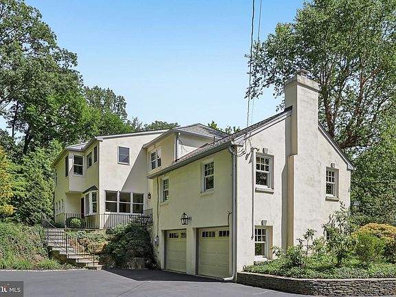 3rd image of 124 Ladderback Ln