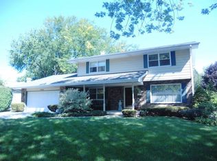 2000 Country Knoll Ln, Elgin, IL 60123