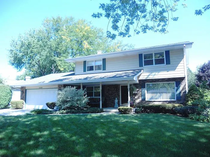 2000 Country Knoll Ln photo 1