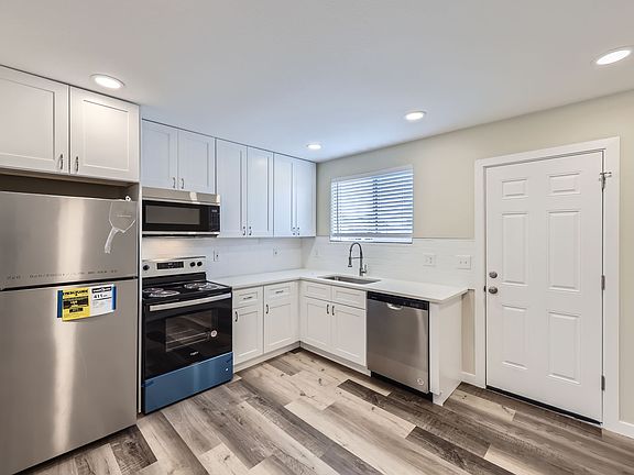 5th image of 2545 Kenton St #D