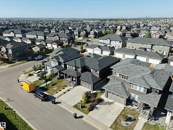 3rd image of 2310 Wonnacott Cres SW