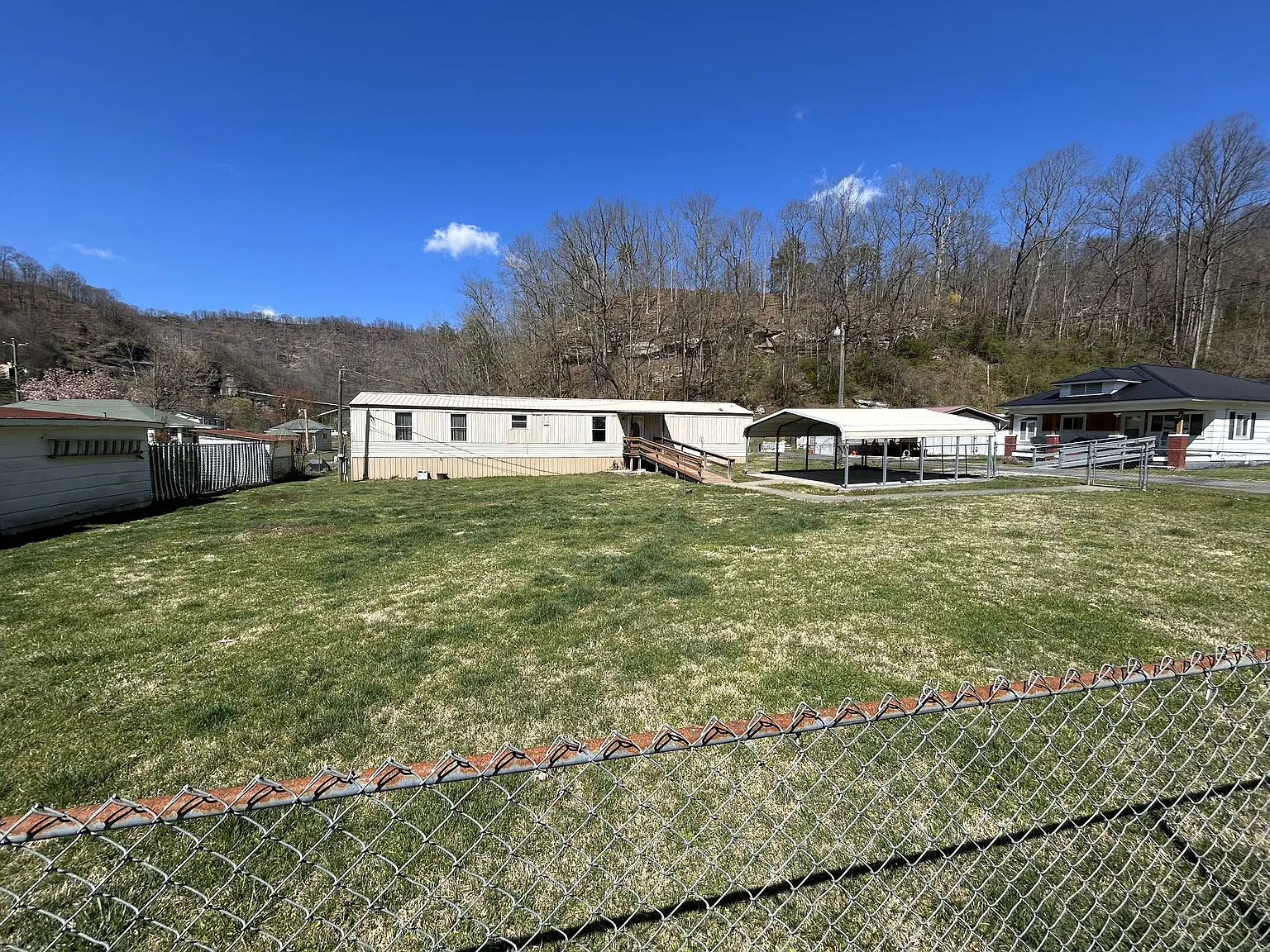 3 bed, 1120 sqft, $1,045 — Photo 2