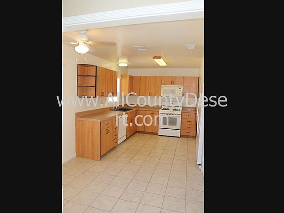 4th image of 2466 N Aurora Dr