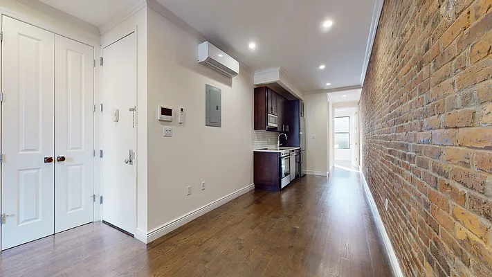 Rented by Bond New York | media 23