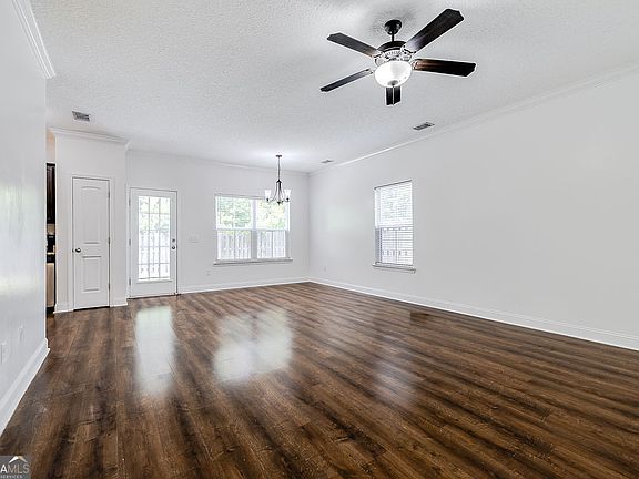 4th image of 106 Hamlet Ct