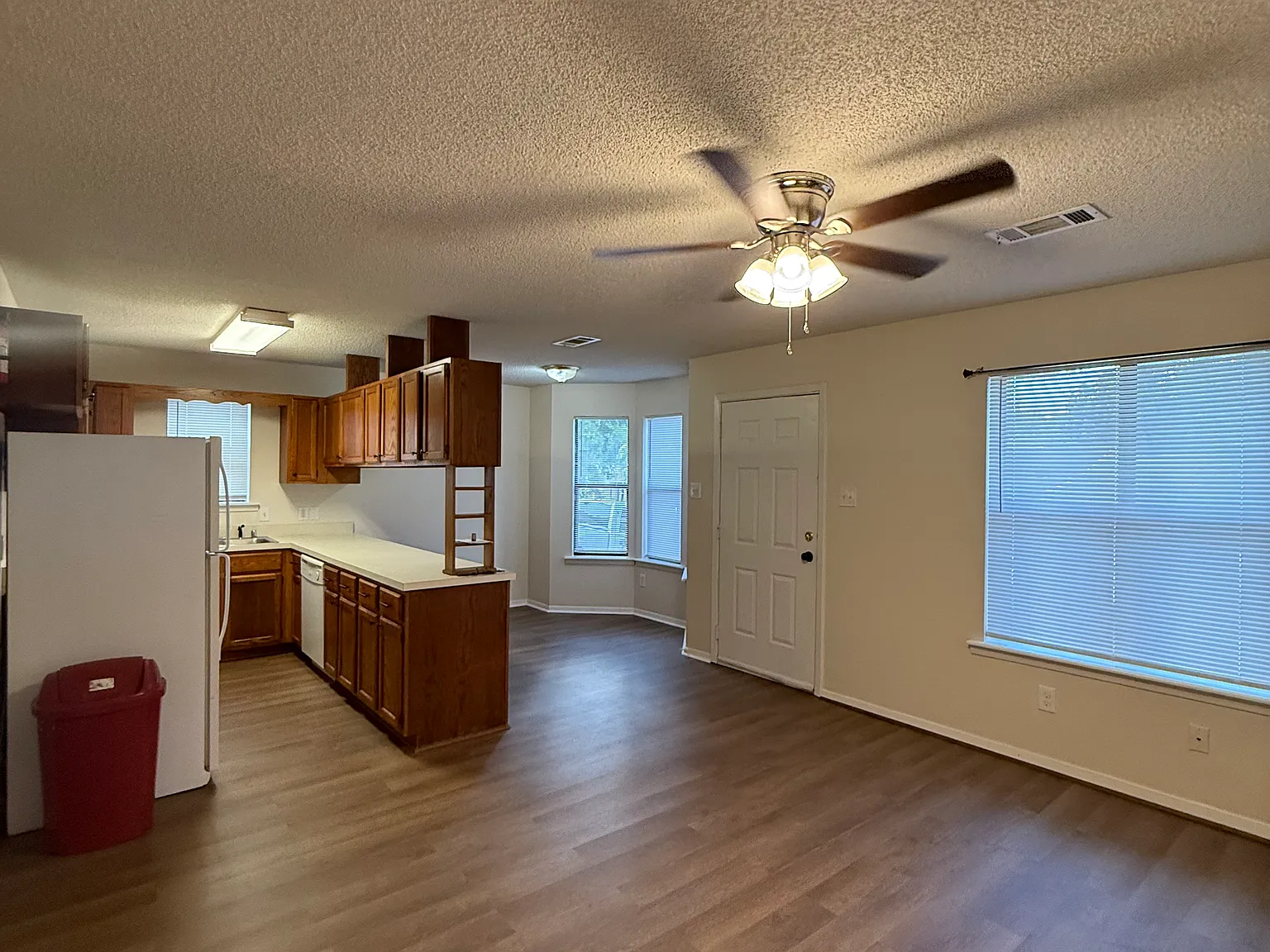3 bed, 970 sqft, $1,250 — Photo 3