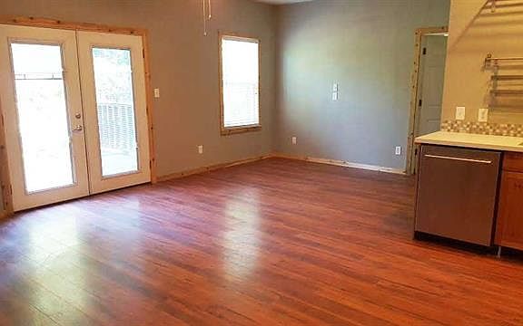 3rd image of 205 Cherokee Ln