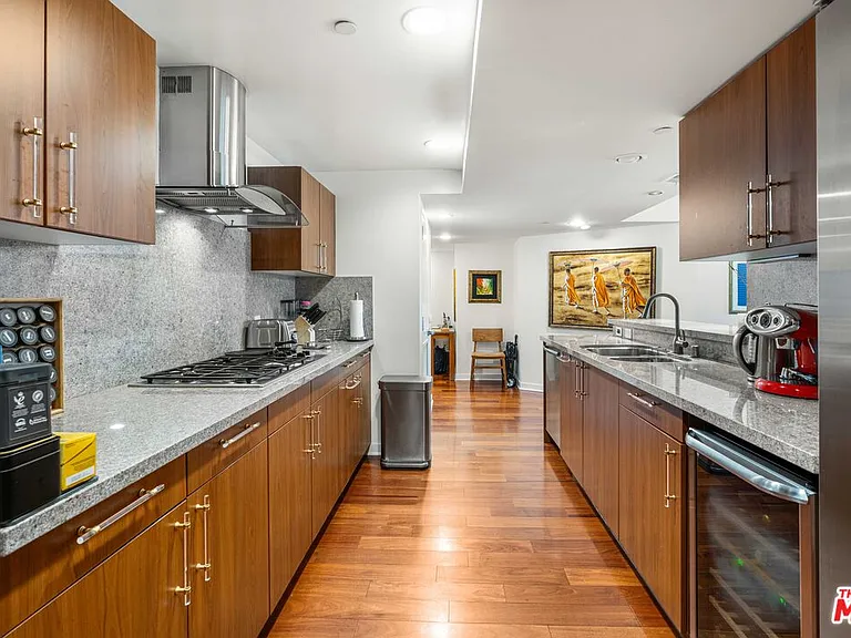 13650 Marina Pointe Dr #906 — Photo 13