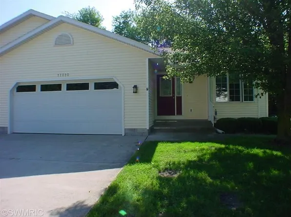 17010 Grandview Dr, Spring Lake, MI 49456