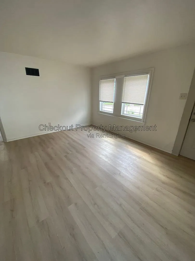 1 bed, 1.0 bath, 750 sqft, $795 — Photo 2