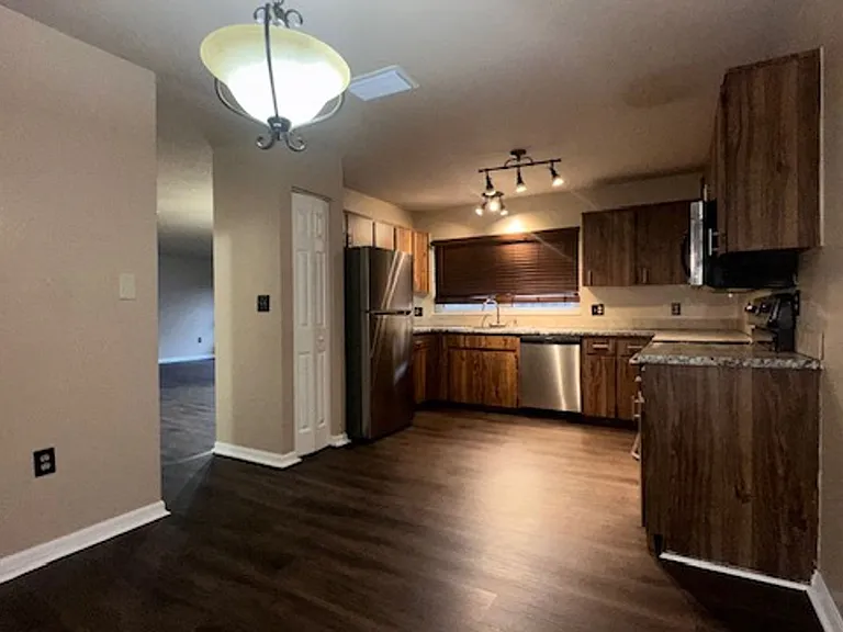 507 Hunter Cir — Photo 5