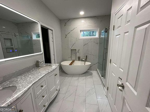4th image of 658 Darlington Cir NE