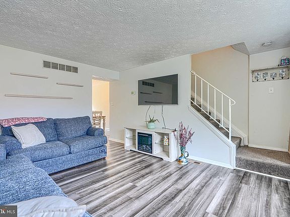 4th image of 902 Hillswood Rd