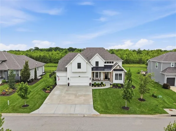 14798 S Parkhill St, Olathe, KS 66061