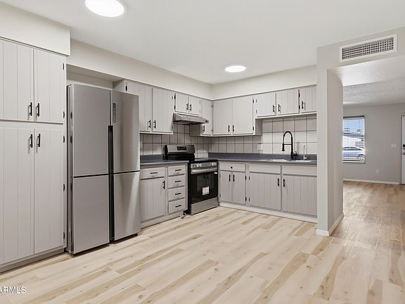 2nd image of 4223 W PASADENA Avenue