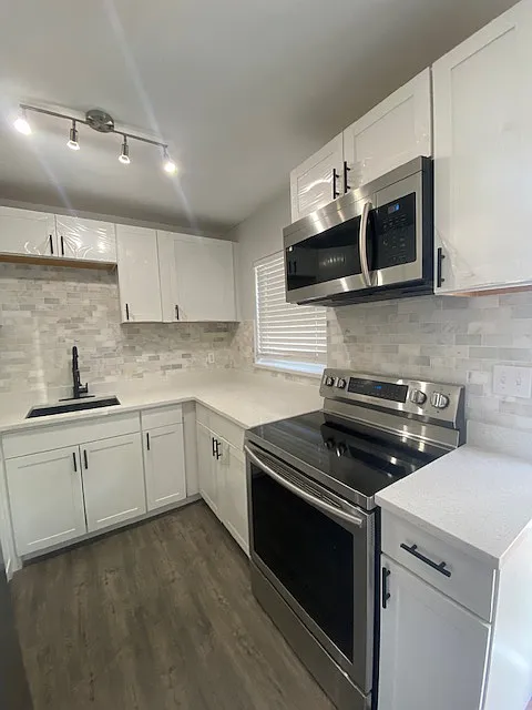 3 bed, 1260 sqft, $2,400 — Photo 3