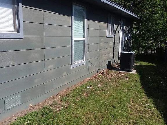 3rd image of 436 NW Greenmeadow Dr